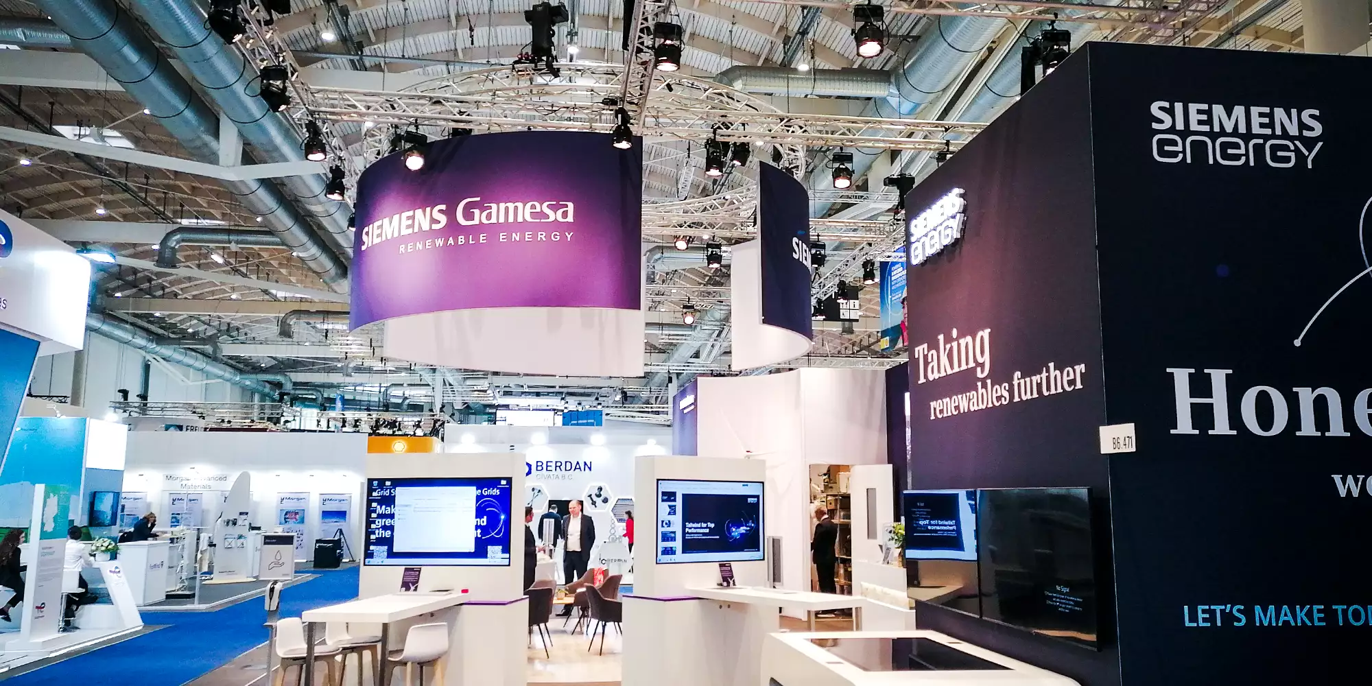 Siemens-Gamesa-Messestand-1